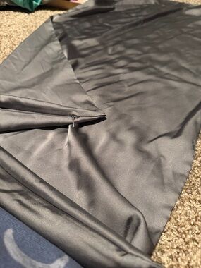 Silvery-gray king size mulberry silk zippered pillow case (EUC!)